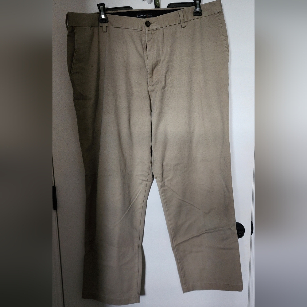 Dockers Men's Khaki Chinos